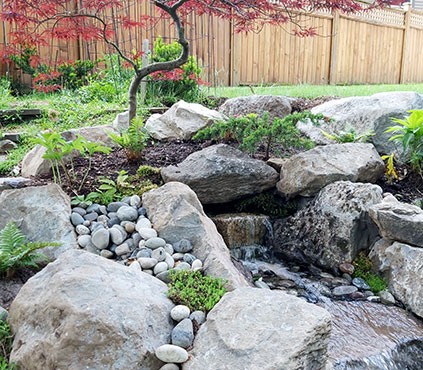 Waterfall feature with light